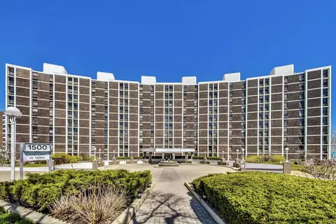 1500 Sheridan Rd #8H, Wilmette, IL 60091