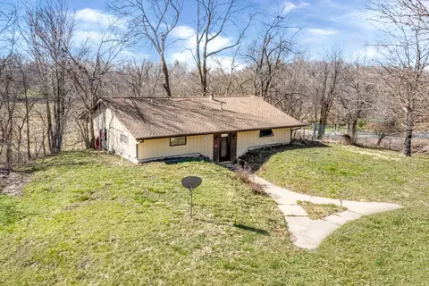 4444 E 14th Rd, Earlville, IL 60518