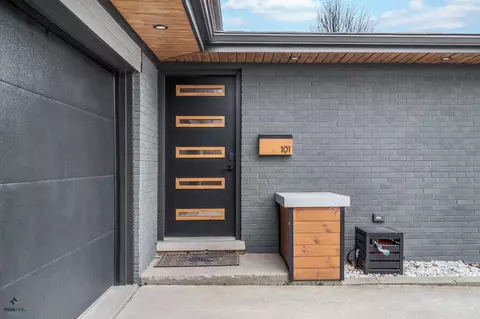 Exterior - 101 Westmere Rd, Des Plaines, IL 60016 photo 2 of 7