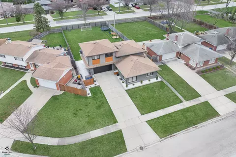Exterior - 101 Westmere Rd, Des Plaines, IL 60016 photo 7 of 7