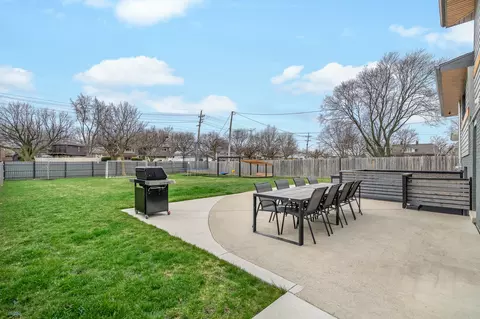 Exterior - 101 Westmere Rd, Des Plaines, IL 60016 photo 5 of 7