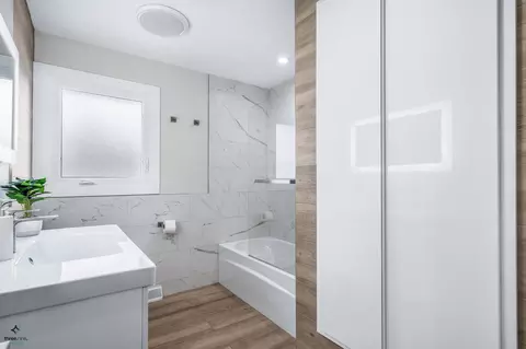 Bath - 101 Westmere Rd, Des Plaines, IL 60016 photo 5 of 6