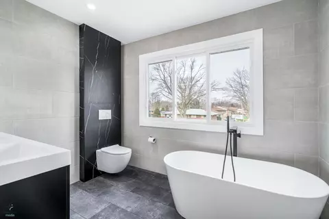 Bath - 101 Westmere Rd, Des Plaines, IL 60016 photo 4 of 6
