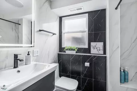 Bath - 101 Westmere Rd, Des Plaines, IL 60016 photo 2 of 6