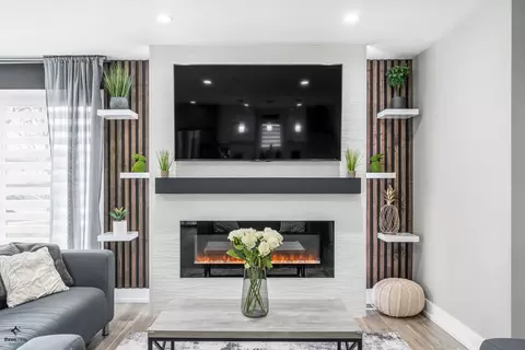 Living - 101 Westmere Rd, Des Plaines, IL 60016 photo 1 of 4