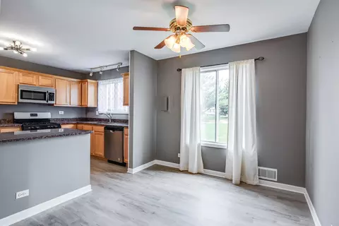 6 Fernwood Dr # D, Bolingbrook, IL 60440 photo 6