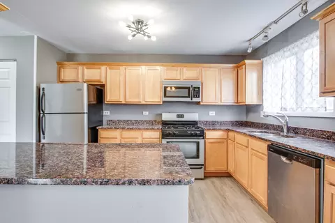 6 Fernwood Dr # D, Bolingbrook, IL 60440 photo 7