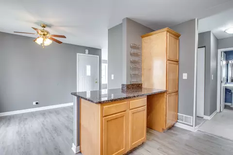 6 Fernwood Dr # D, Bolingbrook, IL 60440 photo 9