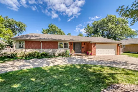 919 N Prospect Ave, Park Ridge, IL 60068