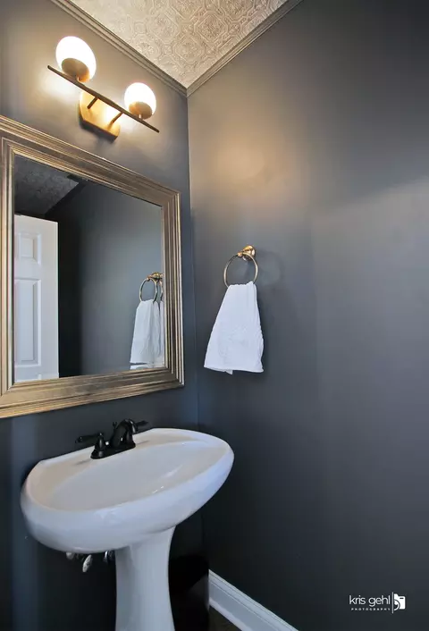 Bath - 3190 Haven Ln, Lindenhurst, IL 60046 photo 1 of 3