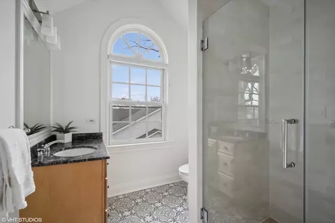 Bath - 920 Pine St, Winnetka, IL 60093 photo 5 of 6
