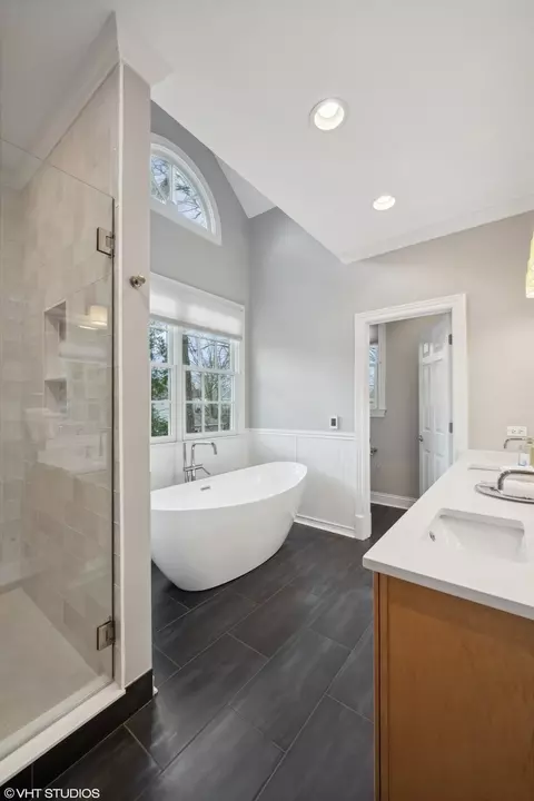 Bath - 920 Pine St, Winnetka, IL 60093 photo 1 of 6