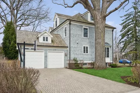Exterior - 920 Pine St, Winnetka, IL 60093 photo 3 of 4
