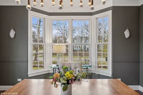 Dining - 920 Pine St, Winnetka, IL 60093 photo 3 of 4