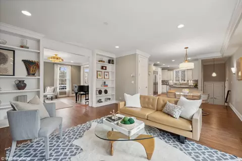 Living - 920 Pine St, Winnetka, IL 60093 photo 3 of 4
