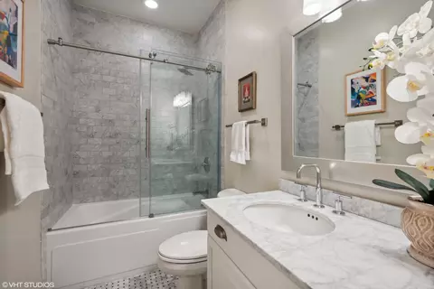 Bath - 920 Pine St, Winnetka, IL 60093 photo 6 of 6