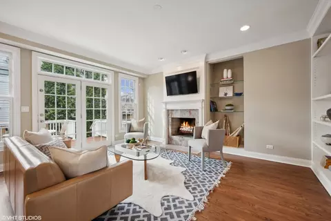 Living - 920 Pine St, Winnetka, IL 60093 photo 2 of 4