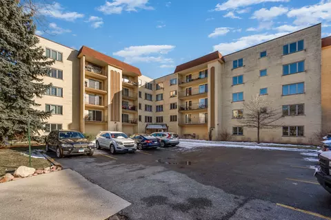 6433 W Belle Plaine Ave #410, Chicago, IL 60634