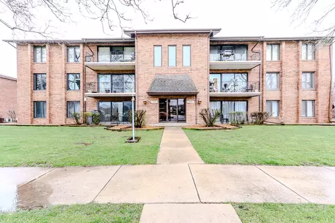 9909 Treetop Dr #2706, Orland Park, IL 60462