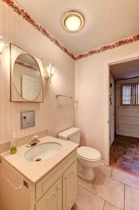 Bath - 20739 Brookwood Dr, Olympia Fields, IL 60461 photo 1 of 4