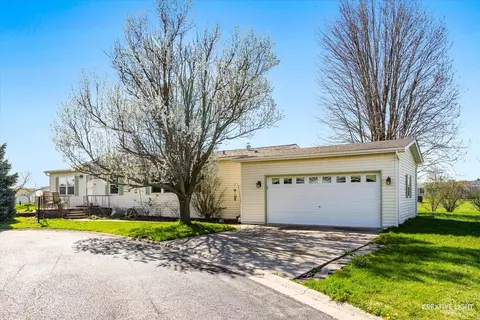 43 Cardinal Ct, Sandwich, IL 60548