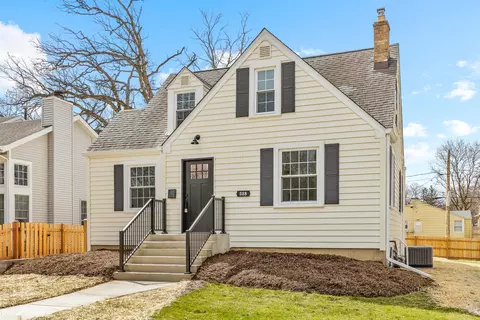 528 Austin Ave, Geneva, IL 60134