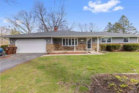 6146 Conner Ln, Rockford, IL 61109