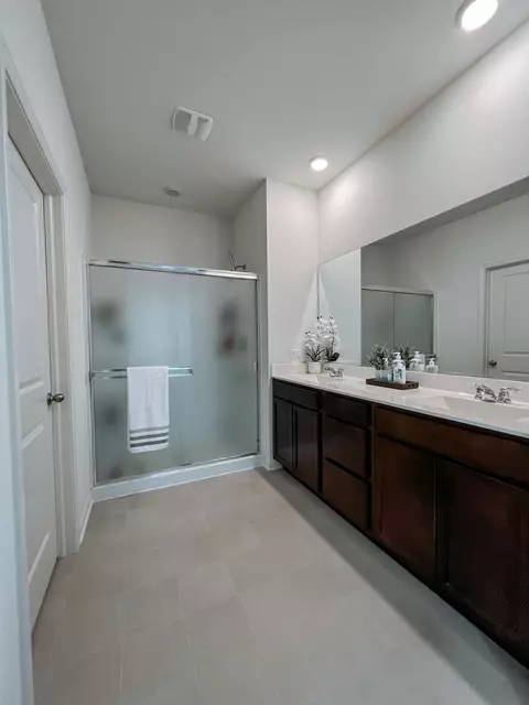 Bath - 25413 W Ashton Dr, Plainfield, IL 60586 photo 2 of 3