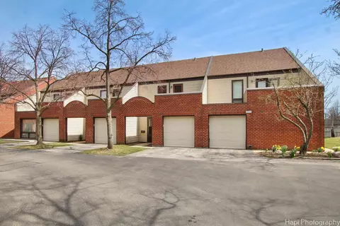 626 Naples Ct #626, Glenview, IL 60025
