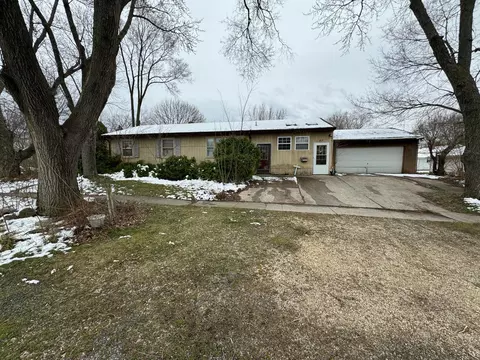 215 E 8th St, Belvidere, IL 61008 photo 1