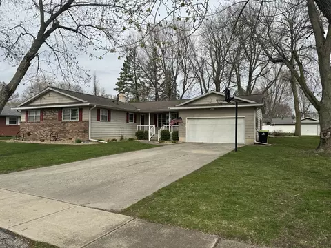 Exterior - 210 N Pine St, Maroa, IL 61756 photo 2 of 11