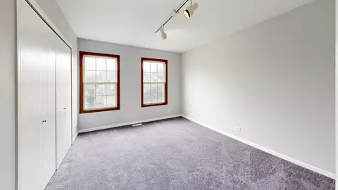 175 Avalon Ct, Roselle, IL 60172 photo 12