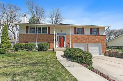 1310 E Sanborn Dr, Palatine, IL 60074