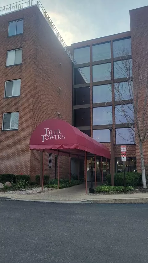 1450 Plymouth Ln #305, Elgin, IL 60123