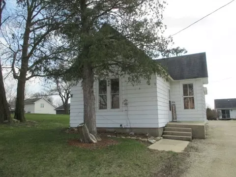 348 E Roosevelt Rd, Stillman Valley, IL 61084