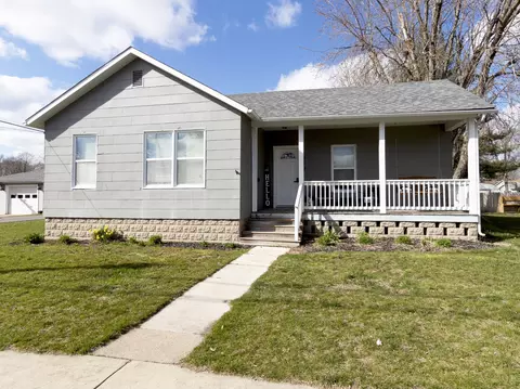 340 W Oak St, Coal City, IL 60416