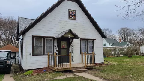309 Spruce St, Dixon, IL 61021