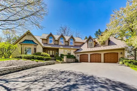 1232 Bull Valley Dr, Woodstock, IL 60098