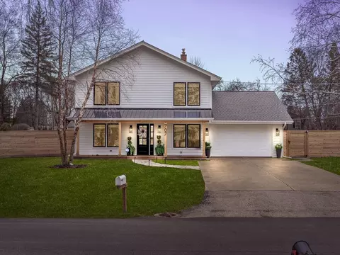 707 W Woodland Rd, Lake Bluff, IL 60044