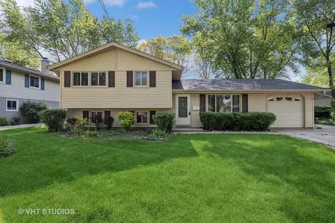 301 Andrew Ln, Schaumburg, IL 60193