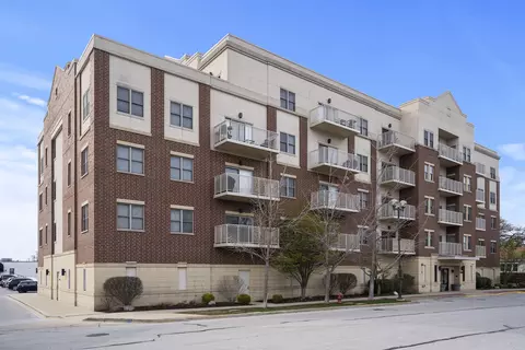 9440 S 51st Ave #211, Oak Lawn, IL 60453