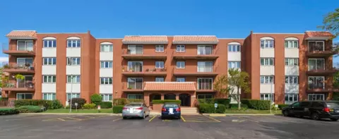 2066 Saint Johns Ave #102, Highland Park, IL 60035