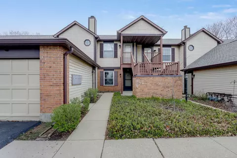 360 Sandhurst Cir #2, Glen Ellyn, IL 60137