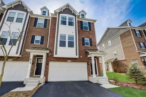 938 Coletta Cir, Naperville, IL 60563