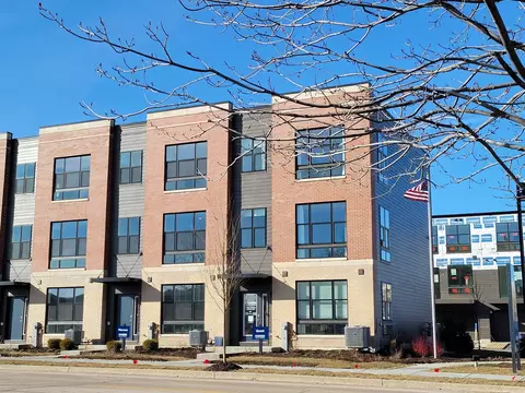 328 Summit Cir, Lombard, IL 60148