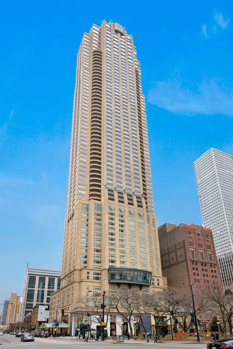 800 N Michigan Ave #5003, Chicago, IL 60611