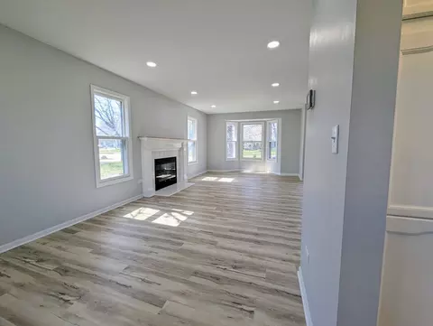 Living - 1465 Misthaven Ln, Elgin, IL 60123 photo 3 of 3