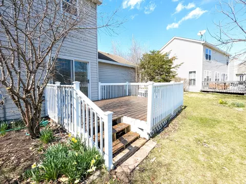 Exterior - 1465 Misthaven Ln, Elgin, IL 60123 photo 3 of 5