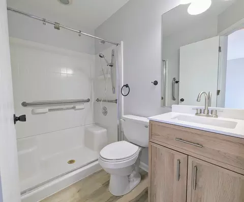Bath - 1465 Misthaven Ln, Elgin, IL 60123 photo 2 of 5