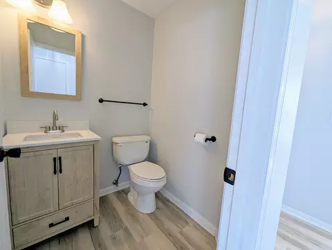 Bath - 1465 Misthaven Ln, Elgin, IL 60123 photo 1 of 5